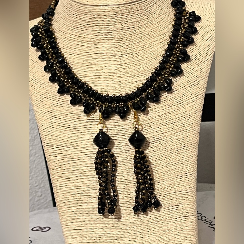 REAL SIMPLE HANDMADE BLACK/GOLD BEADED CHOKER NECKLACE & EARRING SET.